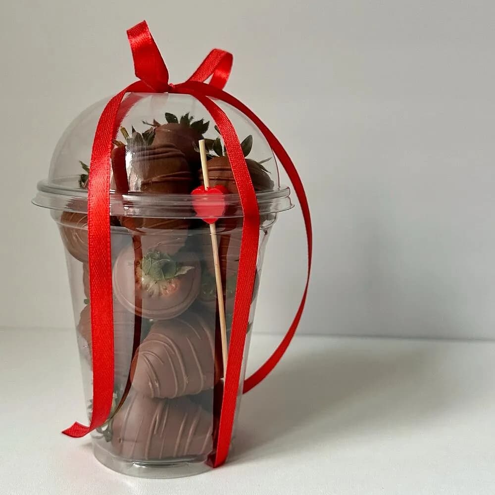Стакан клубники в молочном шоколаде, 250 г