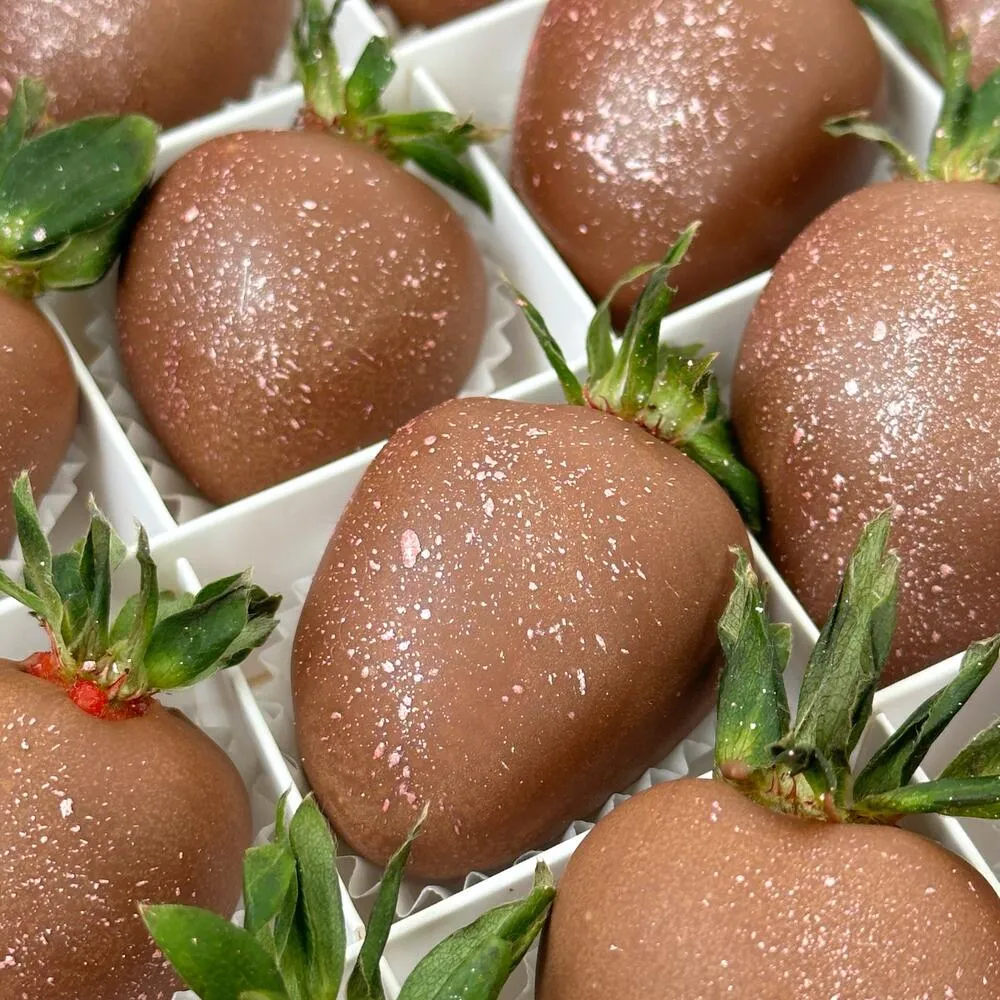 Комбо "Розовое шампанское" из 9 кустовых роз и клубники в двойном бельгийском шоколаде - клубника в шоколаде 16 штук в Краснодаре, фото 2